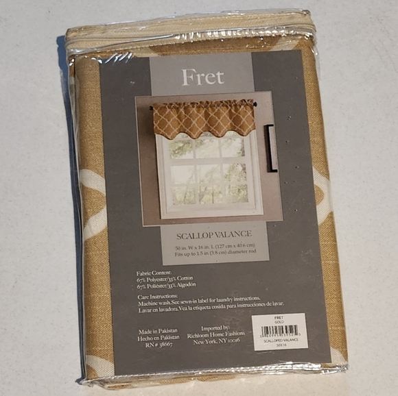 π
3/$10 NWT NIP Harvest Gold & White Scallop Valance 50"W x 16" L - Picture 2 of 3